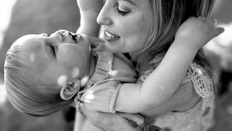 Fotografía Newborn a domicilio en Valencia Blanco y Negro
